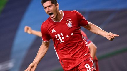 Auteur du troisième but munichois contre Lyon, Robert Lewandowski exulte.  (FRANCK FIFE / POOL)