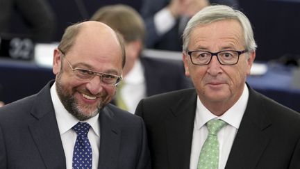 &nbsp; (Jean-Claude Juncker (à droite), félicité par Martin Schulz, le président du Parlement © Parlement Européen)