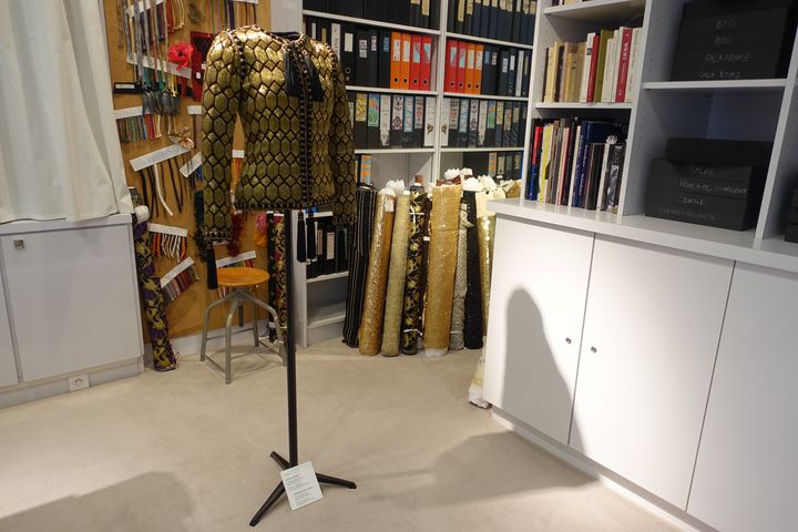 Exposition "Gold. Les ors d’Yves Saint Laurent" au musée Yves Saint Laurent Paris : dans le studio d'YSL (CORINNE JEAMMET)