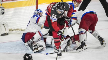 Le Canadien Mark Scheifele sème la panique au sein de la défense russe (ODD ANDERSEN / AFP)