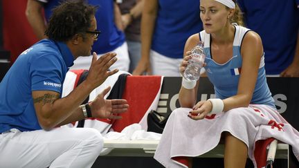 Kristina Mladenovic et Yannick Noah (JEAN-PHILIPPE KSIAZEK / AFP)