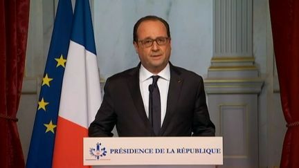 Attaques à Paris : la France "saura vaincre les terroristes", promet François Hollande