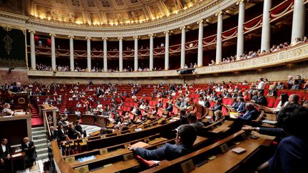 Les députés assistent à une séance de questions au gouvernement, le 26 juin 2018, à l'Assemblée nationale, à Paris. (THOMAS SAMSON / AFP)