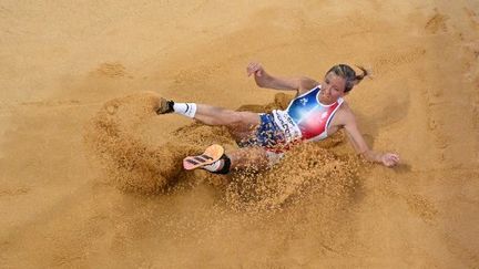 Le saut de Manon Genest, médaillée de bronze en saut en hauteur (catégorie T37) après une marque à 4,59 m, son record personnel de la saison. Devant elle, la Chinoise Xiaoyan Wen a surdominé l'épreuve en signant un nouveau record paralympique avec un saut à 5,44 m. (AFP)