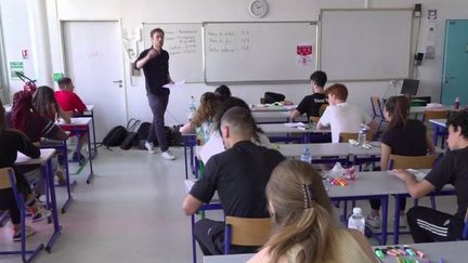 La rentrée scolaire approche, et il manque toujours des milliers de professeurs, mercredi 24 août. Le ministre de l'Éducation nationale, Pap Ndiaye, tente de rassurer, mais le métier attire de moins en moins. (FRANCE 2)