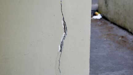 De nombreuses maisons sont menacées de fissures à cause de mouvements de terrain occasionnés par l'alternance de périodes de pluie et de sécheresse. Photo d'illustration. (MAGALI COHEN / HANS LUCAS / AFP)