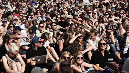 Le public du&nbsp;festival de musique de Roskilde, au Danemark, le 28 juin 2016.&nbsp; (MATHIAS LOEVGREEN BOJESEN / SCANPIX / AFP)