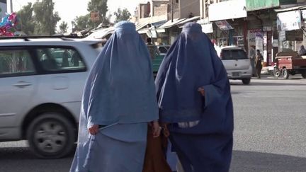 Afghanistan : les femmes de nouveau contraintes de porter la burqa