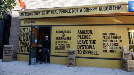 La devanture de Solid State Books, une librairie indépendante à New York participant à la campagne "Boxed out", lancée par l'association ABA contre Amazon (NICHOLAS KAMM / AFP)