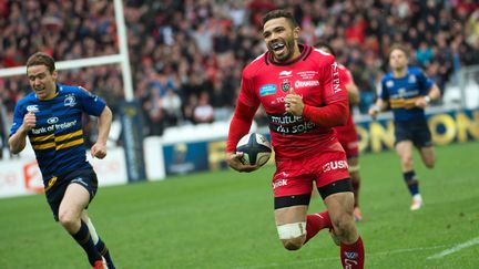 L'ailier toulonnais Bryan Habana file vers l'essai, le 19 avril 2015, en demi-finale de la Coupe d'Europe de rugby.&nbsp; (BERTRAND LANGLOIS / AFP)