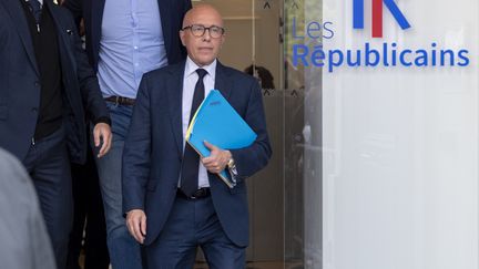 Eric Ciotti sortant du siège des Républicains, le 11 juin 2024, à Paris. (SERGE TENANI / HANS LUCAS / AFP)