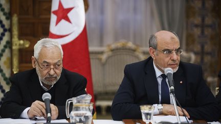 Le pr&eacute;sident du parti islamiste Ennahda, Rached Ghannouchi (G), et le Premier ministre, Hamadi Jebali (D), le 15 f&eacute;vrier 2013 &agrave; Tunis (Tunisie). (GIANLUIGI GUERCIA / AFP)