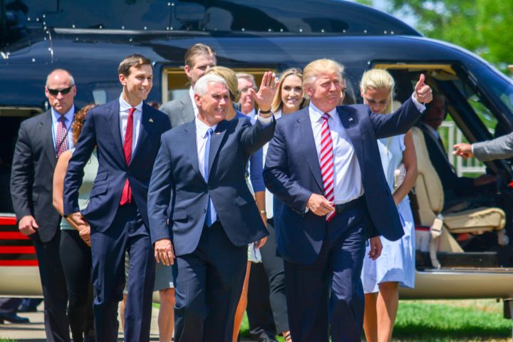 Le candidat républicain à la Maison Blanche, Donald Trump, accompagné de sa famille et de son colisitier Mike Pence, à Cleveland (Etats-Unis), le 20 juillet 2016. (CITIZENSIDE/TREY KENNEDY / CITIZENSIDE)