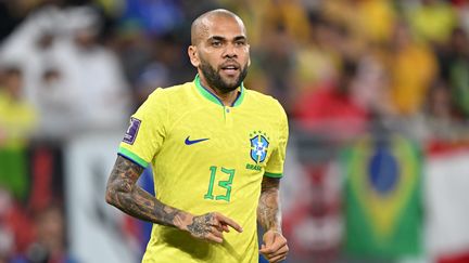 Le Brésilien Dani Alves lors de la Coupe du monde 2022 au Qatar. (ERCIN ERTURK / AFP)