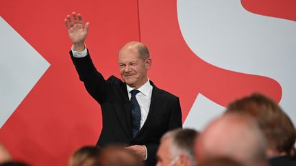 Le chef de file du SPD, Olaf Scholz, célèbre la victoire de son parti aux élections fédérales allemandes, à Berlin le 26 septembre 2021. (MAXPPP)