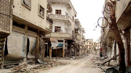 Une vue d'un quartier de Homs&nbsp;publi&eacute;e le 30 mars par des opposants montre l'&eacute;tat des destructions dans la ville. (LCC SYRIA / AFP)