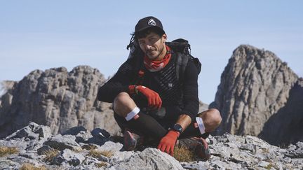 Nil Hoppenot and his partner Marie Couderc sign the book "Two steps towards each other" published by Glénat.  They recount their crossing of Europe on foot for two years.  (NIL HOPPENOT)