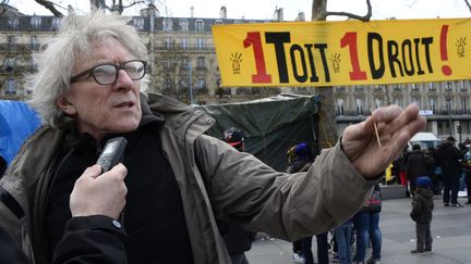 Jean-Baptiste Eyraud,&nbsp;porte-parole de l'association droit au logement, à Paris, en avril 2015. (BERTRAND GUAY / AFP)