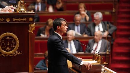 &nbsp; (Manuel Valls à la tribune de l'Assemblée pour défendre le recours au 49.3 © Charles Platiau / Reuters)