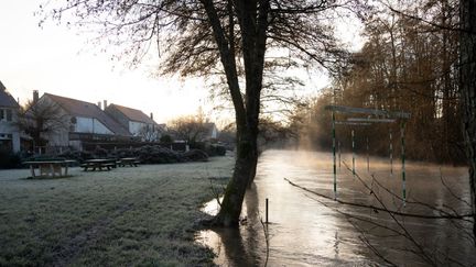 La Canche à un niveau élevé après une précédente crue, à Montreuil-sur-Mer (Pas-de-Calais), le 16 janvier 2024. (DELPHINE LEFEBVRE / HANS LUCAS / AFP)