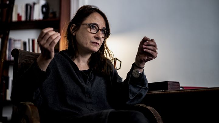 L'avocate et pénaliste Marie Dosé, en mai 2019 dans son cabinet. (KENZO TRIBOUILLARD / AFP)