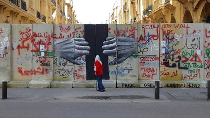 Une des oeuvres réalisées sur le mur autour du Parlement libanais à Beyrouth.&nbsp; (AURELIEN COLLY / RADIOFRANCE)