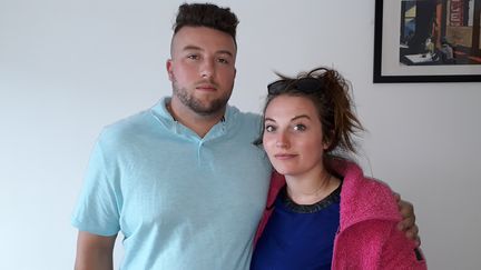 Sabrina Dietsch et Yoan Bombarde ont été accusés à tort en 2012 de maltraitance sur leur fille de trois mois, et&nbsp;ont perdu la garde de leur enfant pendant&nbsp;trois ans. (VÉRONIQUE PUEYO / RADIO FRANCE)