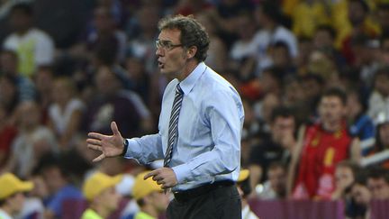 Laurent Blanc s'&eacute;nerve sur le bord de la touche lors du match Espagne-France, le 23 juin 2012 &agrave; Donetsk (Ukraine). (PIERRE-PHILIPPE MARCOU / AFP)