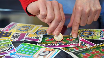 La Fran&ccedil;aise des Jeux, d&eacute;tenue &agrave; 72% par l'Etat, d&eacute;tient le monopole des jeux &agrave; gratter en France. (FRANK PERRY / AFP)