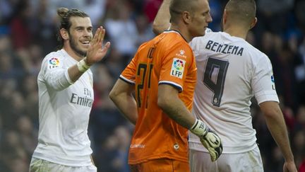 Gareth Bale (à gauche), avec quatre buts inscrits, et Karim Benzema, auteur d'un triplé, ont largement participé à l'humiliation du Real Madrid infligée au Rayo Vallecano (10-2) ! (CURTO DE LA TORRE / AFP)