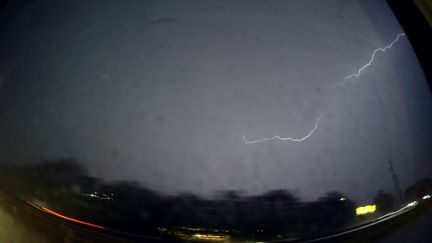 Des orages entre Metz (Moselle) et Nancy (Meurthe-et-Moselle), le 29 avril 2018. (MAXPPP)