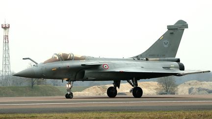 Un Rafale sur la base militaire de Saint-Dizier (Haute-Marne), le 9 mars 2021. (FRANCOIS NASCIMBENI / AFP)