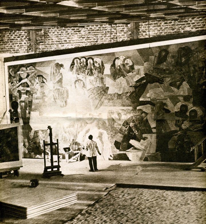 Candido Portinari peignant "Guerre" dans le hangar de TV Tupi, 1955
 (-)