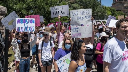 Des manifestantes favorables au droit à l'avortement, le 29 mai 2021 dans les rues d'Austin, au Texas (Etats-Unis). (SERGIO FLORES / GETTY IMAGES NORTH AMERICA / AFP)