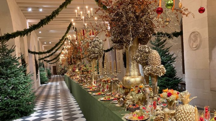 L'art floral s'invite au château de Chenonceau qui s'est choisi pour thème de Noël "Tables de rêve, table de fête". (INGRID POHU / RADIO FRANCE)