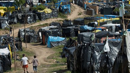 Le campement "Nouvelle Palestine", une favela o&ugrave; s'entassent pr&egrave;s de 8 000 familles pr&egrave;s de Sao Paulo (Br&eacute;sil), le 9 janvier 2014. (NELSON ALMEIDA / AFP)