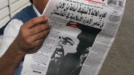 Portrait du mollah Omar en Une du quotidien algérien El Youm le 28 octobre 2001 (AFP Hocine)