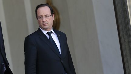 Le pr&eacute;sident Fran&ccedil;ois Hollande, devant le palais de l'Elys&eacute;e, le mercredi 21 f&eacute;vrier 2013. (MAXPPP)