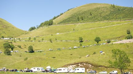  (Une file de camping-cars dans la montée du col de Peyresourde © RF/BS)