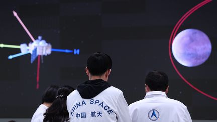 Les Chinois réussissent à poser&nbsp;leur&nbsp;robot Zhurong sur&nbsp;Mars, le 15 mai 2021. (JIN LIWANG / XINHUA / MAXPPP)