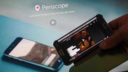 Periscope est une application qui permet de diffuser en live une vidéo prise à partir de son téléphone portable. Photo d'illustration.&nbsp; (DAVID THIERRY / MAXPPP)