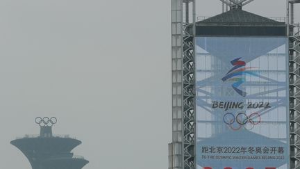 La&nbsp;Linglong Tower dans le parc olympique de Pékin, hôte des prochains Jeux olympiques d'hiver. (CNSPHOTO / IMAGINECHINA VIA AFP)