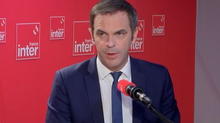 Le porte-parole du gouvernement, Olivier Véran, le 28 novembre 2022 sur France Inter. (FRANCEINTER / RADIO FRANCE)