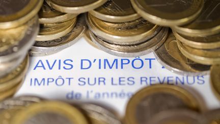 Les baisses d&eacute;cid&eacute;es par le gouvernement portent sur l'imp&ocirc;t sur le revenu pay&eacute; en 2014 sur les revenus de 2013. (JOEL SAGET / AFP)