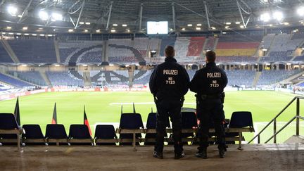 &nbsp; (Le stade, l'HDI-Arena, a été évacuée à moins de deux heures du coup d'envoi © MaxPPP)