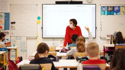 Covid-19 : la France peut-elle vraiment maintenir ses écoles ouvertes ?