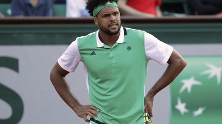 Jo-Wilfried Tsonga le 30 avril 2017 sur le tournoi de Roland Garros, à Paris.&nbsp; (THOMAS SAMSON / AFP)