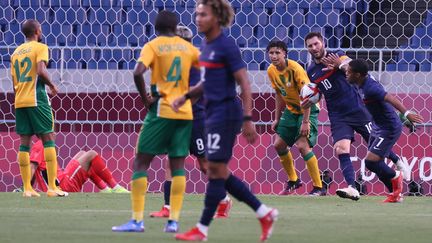 André-Pierre Gignac égalise pour l'équipe de France olympique face à l'Afrique du Sud, le 25 juillet 2021 à Saitama. (AYAKA NAITO / AFP)