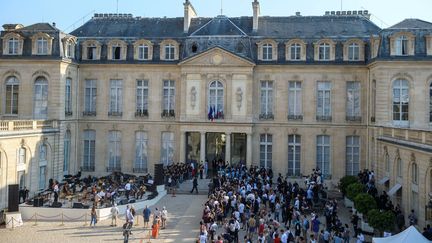 Cour d'honneur du palais de l'Elysée, le 21 juin 2017. (CHRISTOPHE PETIT-TESSON / POOL)