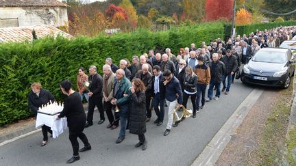 Collision mortelle : près de 5 000 personnes réunies pour la marche blanche de Petit-Palais